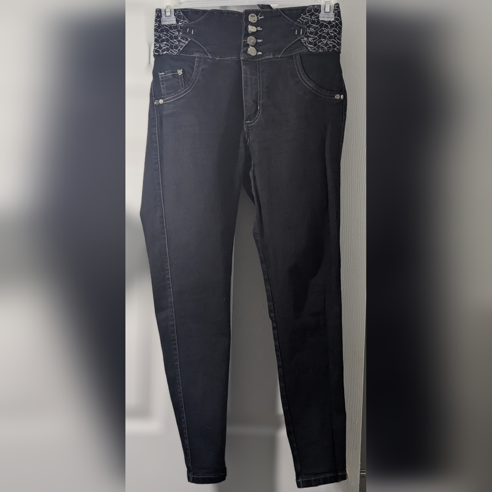 Kiwi Colombian Jean, Skinny, Stretchy, High Waisted, Butt lifting, Embellished